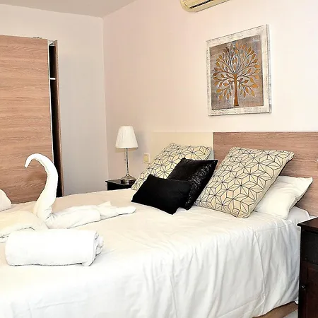Oshun Sanchinarro Apartment *