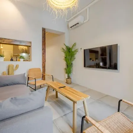 Cool Deluxe Interior Design A 2 Min De Gran Via Madrid