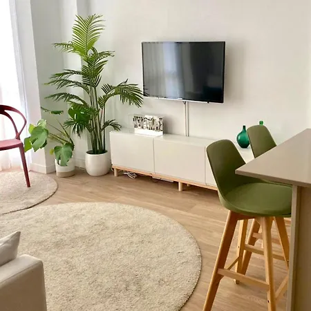 Apartment Encantador Piso En Plaza Castilla By Bebalmy
