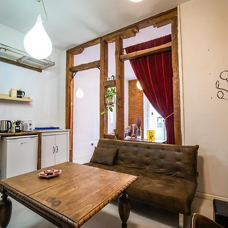 Centrico Estudio En Plaza De Espana By Bebalmy *