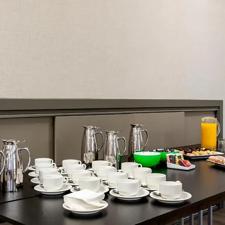Rafaelhoteles Piramides 3* Madrid