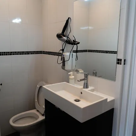 Onefam Hostal *