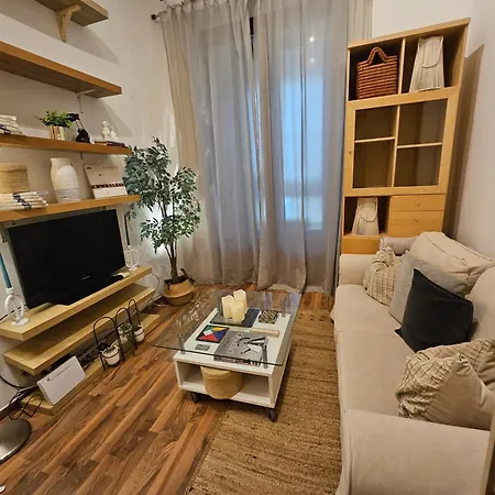 Apartment Pequeno En El Centro De *