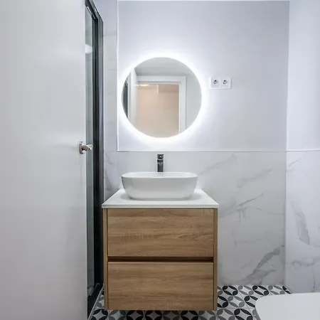 Apartment Atico Reformado Con Terraza En Tirso De Molina 4 Personas *