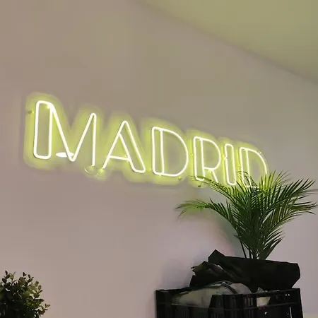 Entero Junto A Cuatro Caminos Con Licencia Del Ayto De Apartment