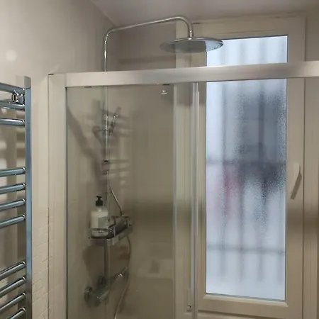 Entero Junto A Cuatro Caminos Con Licencia Del Ayto De Apartment