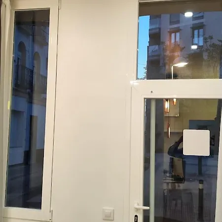 Entero Junto A Cuatro Caminos Con Licencia Del Ayto De Apartment