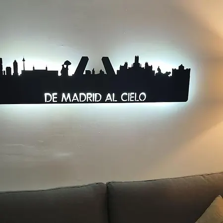 Entero Junto A Cuatro Caminos Con Licencia Del Ayto De Madrid