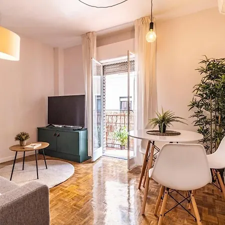 Apartamento Piso Con Terraza En Rio Madrid