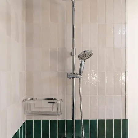 Modern And Bright-2bedrooms 1bathroom-colon