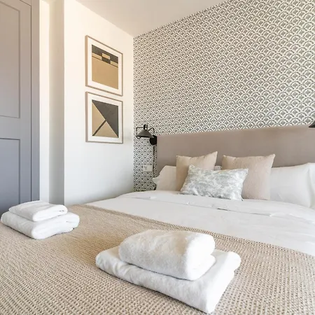 Modern And Bright-2bedrooms 1bathroom-colon *