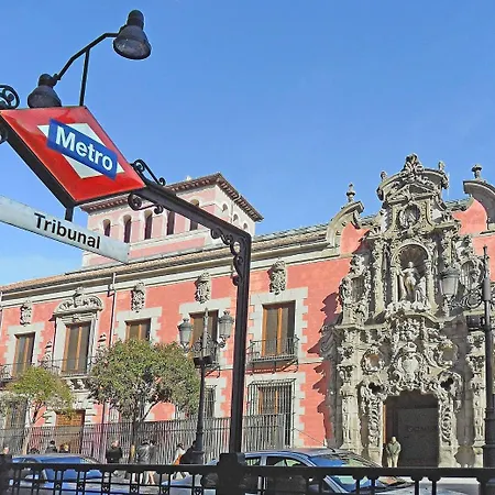 2 Personas En Pleno Centro De Apartment Madrid