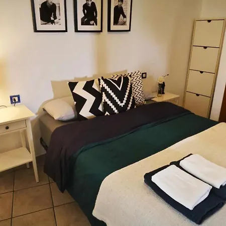 2 Personas En Pleno Centro De Apartment Madrid