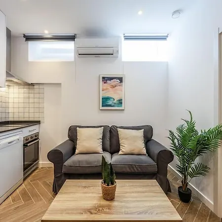 Urban Tranquility In - Ideal For Couples Apartment