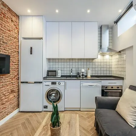 Urban Tranquility In - Ideal For Couples Apartment