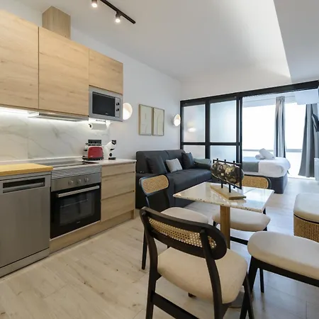 Deluxe Sol, By Monaro Apartment *