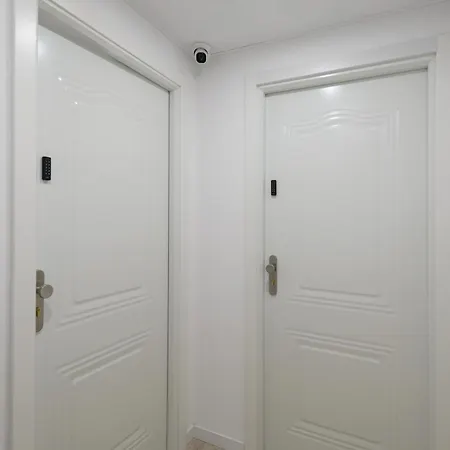 Apartment Deluxe Sol, By Monaro *