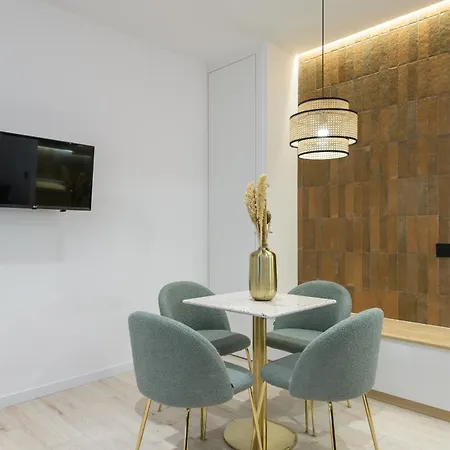Deluxe Sol, By Monaro Apartment *