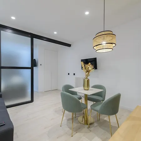 Deluxe Sol, By Monaro Apartment *