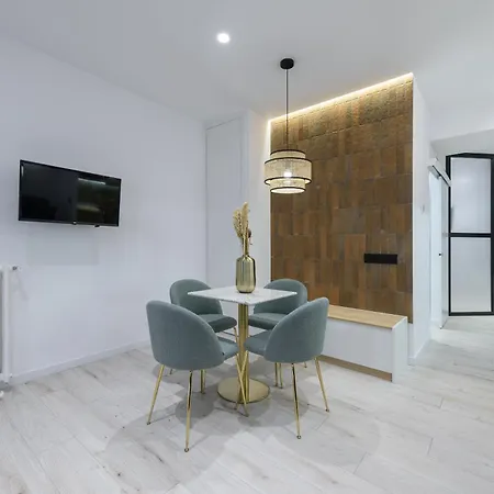 Apartment Deluxe Sol, By Monaro *