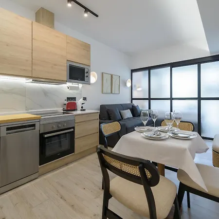 Deluxe Sol, By Monaro Apartment *
