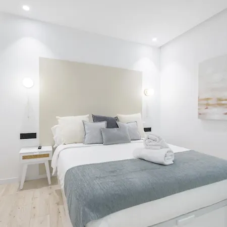Apartment Deluxe Sol, By Monaro *