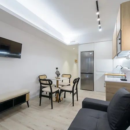 Deluxe Sol, By Monaro Apartment