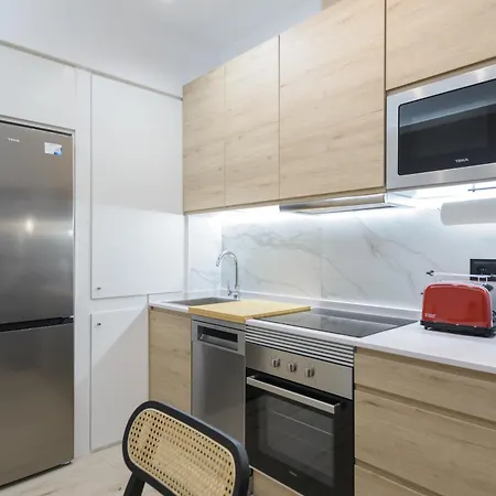 Deluxe Sol, By Monaro Apartment *