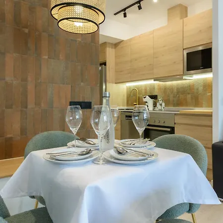 Deluxe Sol, By Monaro Apartment *