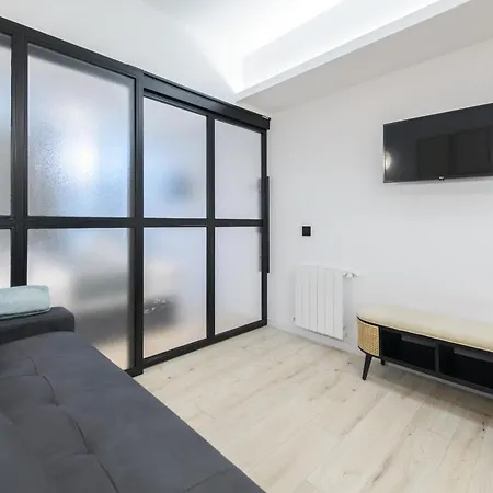 Deluxe Sol, By Monaro * Madrid