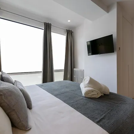 Deluxe Sol, By Monaro Apartment