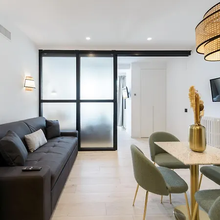 Deluxe Sol, By Monaro Apartment *