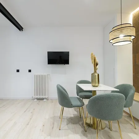 Apartment Deluxe Sol, By Monaro Madrid