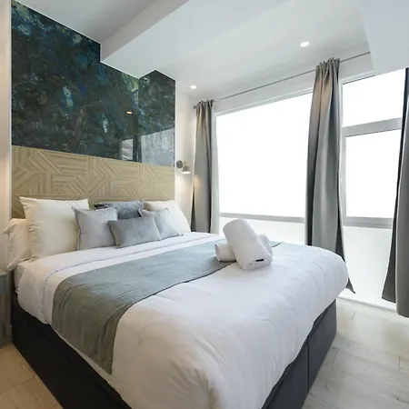 Apartment Deluxe Sol, By Monaro Madrid