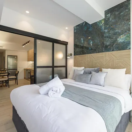 Deluxe Sol, By Monaro Apartment