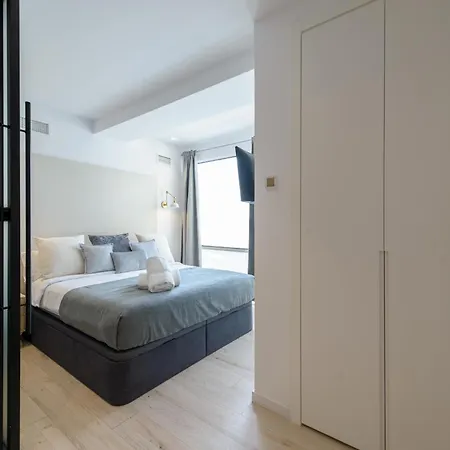 Deluxe Sol, By Monaro Madrid