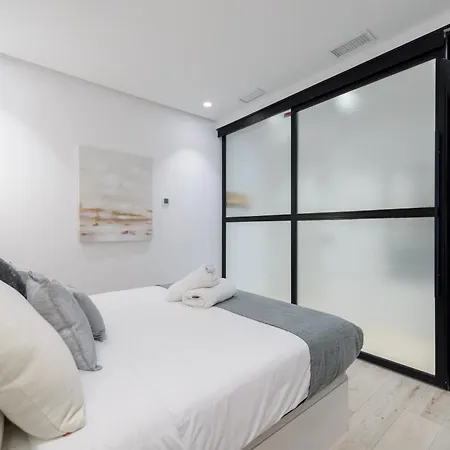 Deluxe Sol, By Monaro Madrid
