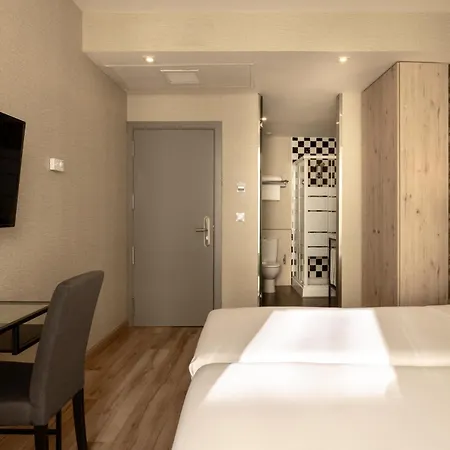 Hotell Avenida Gran Via 3*
