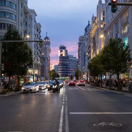 Hotell Avenida Gran Via 3*