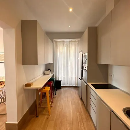 Amazing 3bd 3bth With 9 Balconies By Madrid4you Apartment