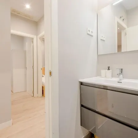Acogedor 3 Y Terraza En El Centro De Apartamento Madrid