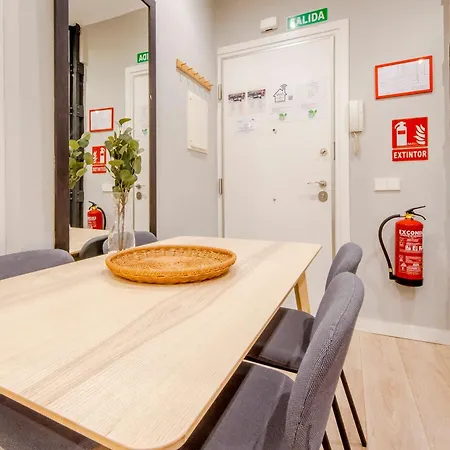 Acogedor 3 Y Terraza En El Centro De Apartamento Madrid