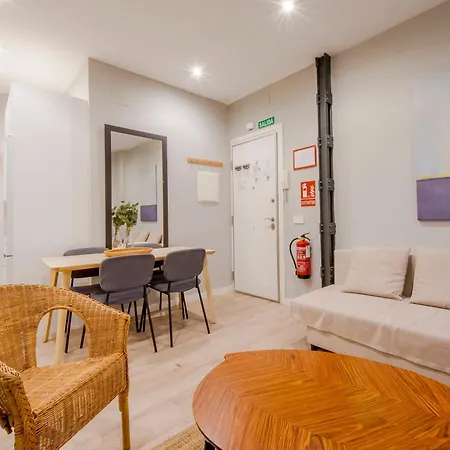 Acogedor 3 Y Terraza En El Centro De Apartment Madrid