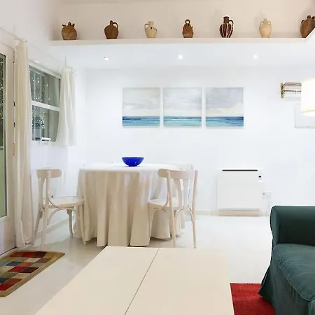 House With Courtyard In Puerta Del Angel - Mauregato