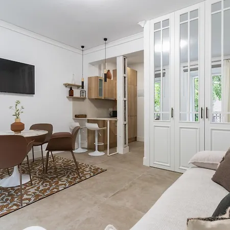 Modern And Bright-1bedroom 2bathrooms-la Latina Apartment