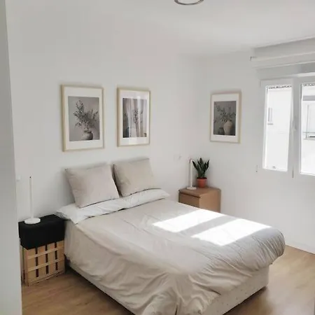 Moderno Con Oficina Y Balcon Madrid