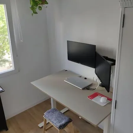 Moderno Con Oficina Y Balcon Apartment Madrid