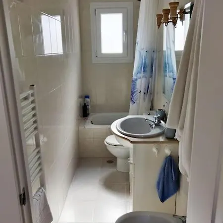 Moderno Con Oficina Y Balcon Madrid