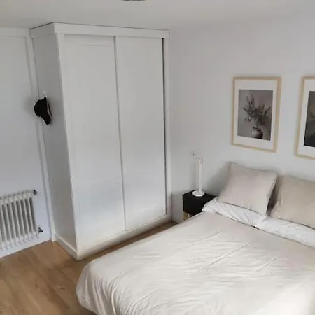 Moderno Con Oficina Y Balcon * Madrid