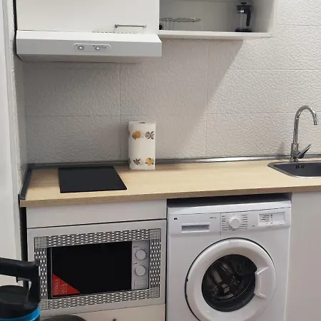 Entero Junto A Cuatro Caminos Con Licencia Del Ayto De Apartment